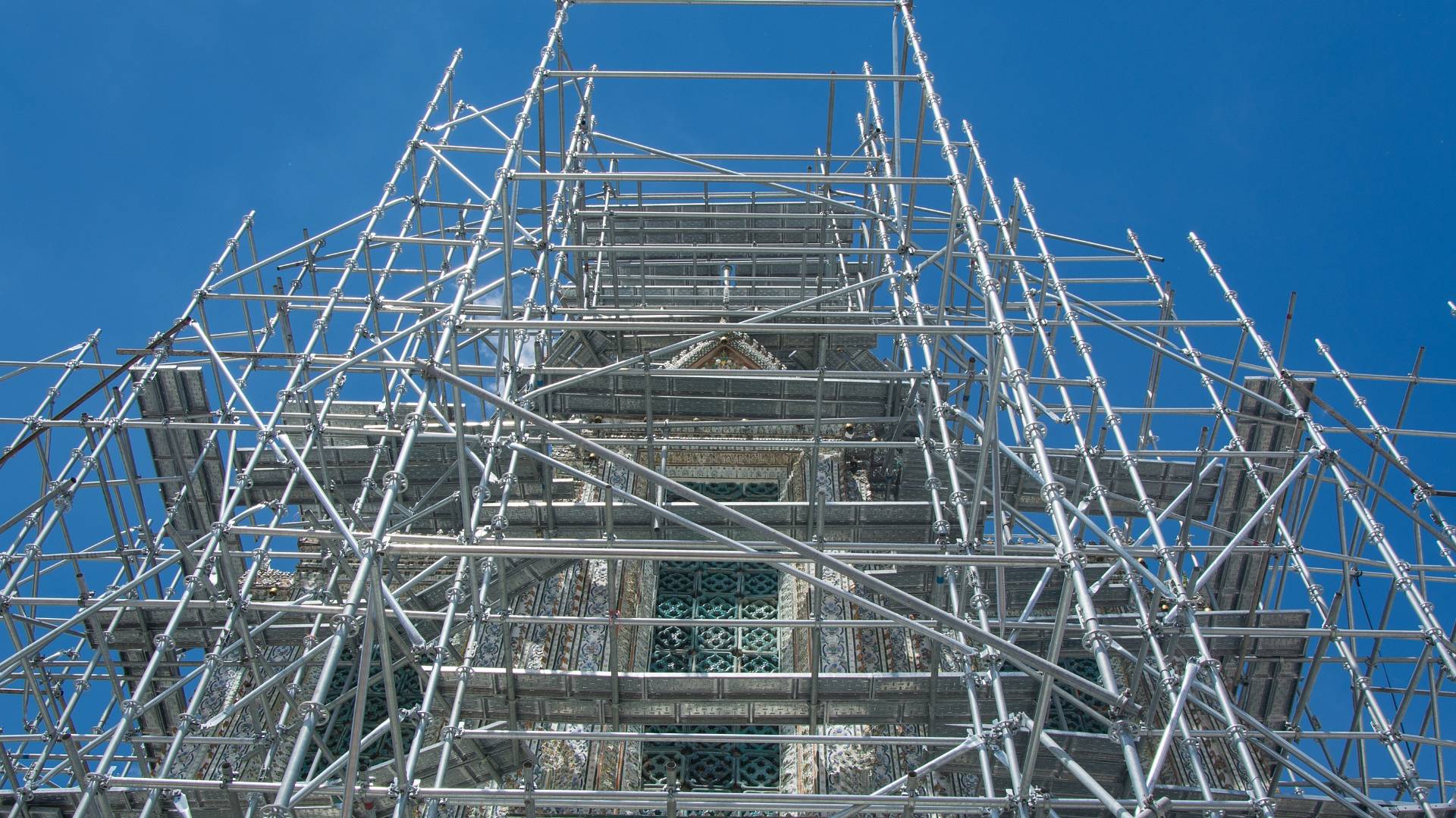 Rusztowania modułowe – wszechstronne rozwiązanie dla budownictwa i profesjonalnego ogrodnictwa