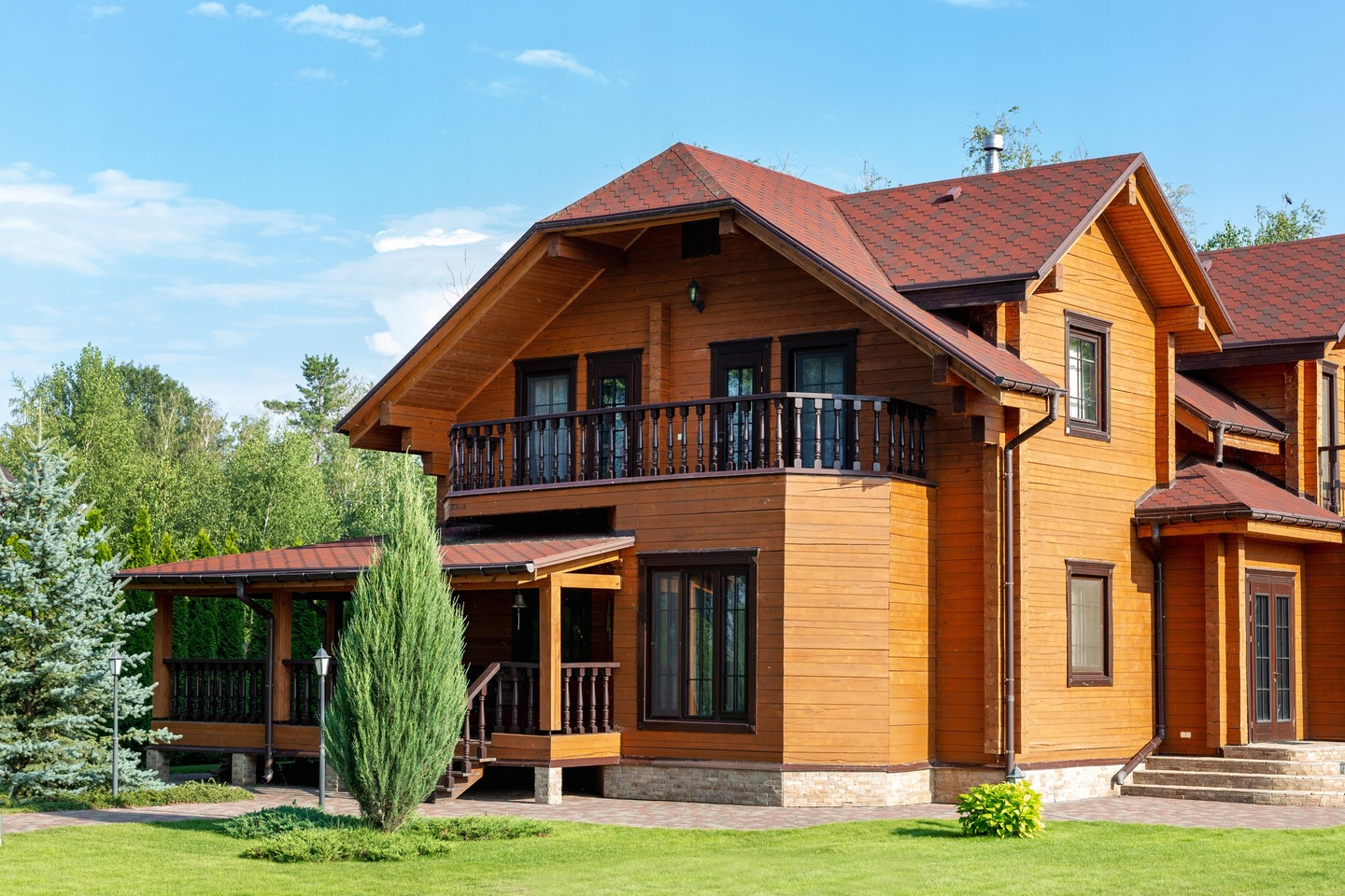 Wydajne oraz odporne lazury do drewna - produkt, który zabezpieczy drewno na długi czas