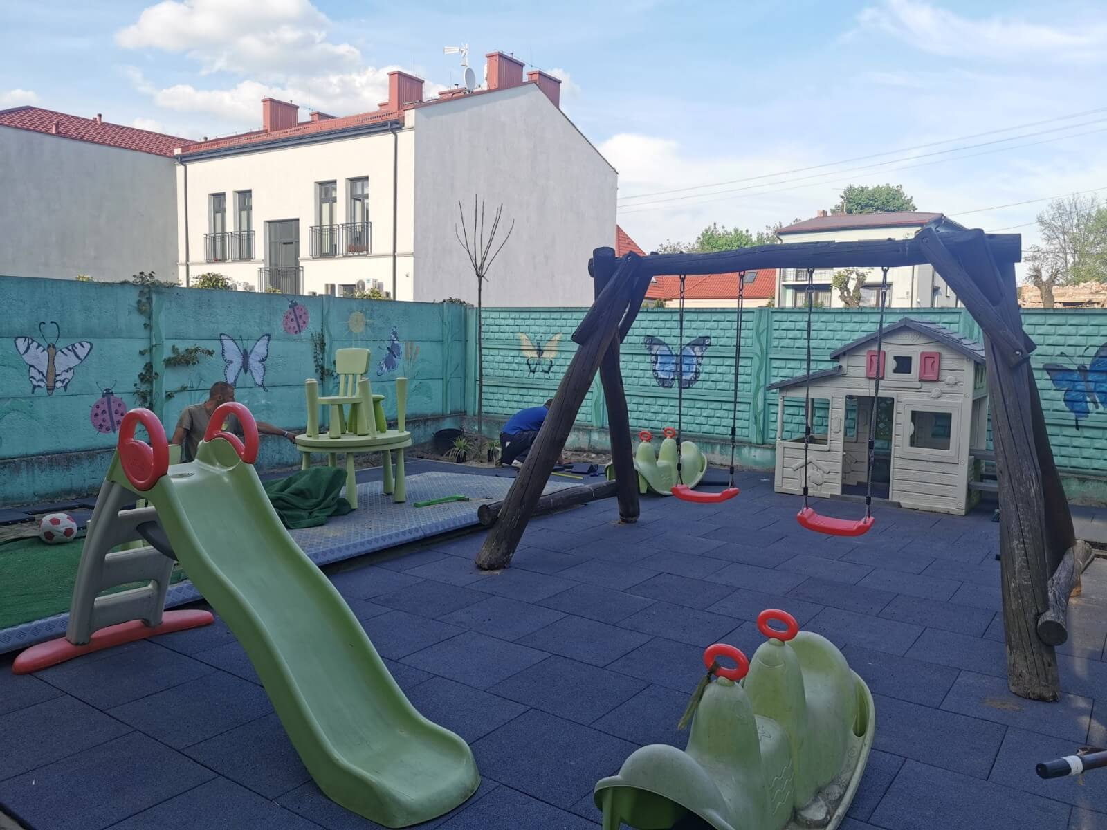 elastyczne płyty gumowe na przydomowy plac zabaw