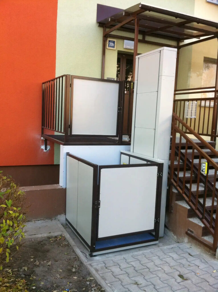 Dostępność 2.0: Jak nowoczesne systemy dźwigowe zmieniają standardy w budownictwie?