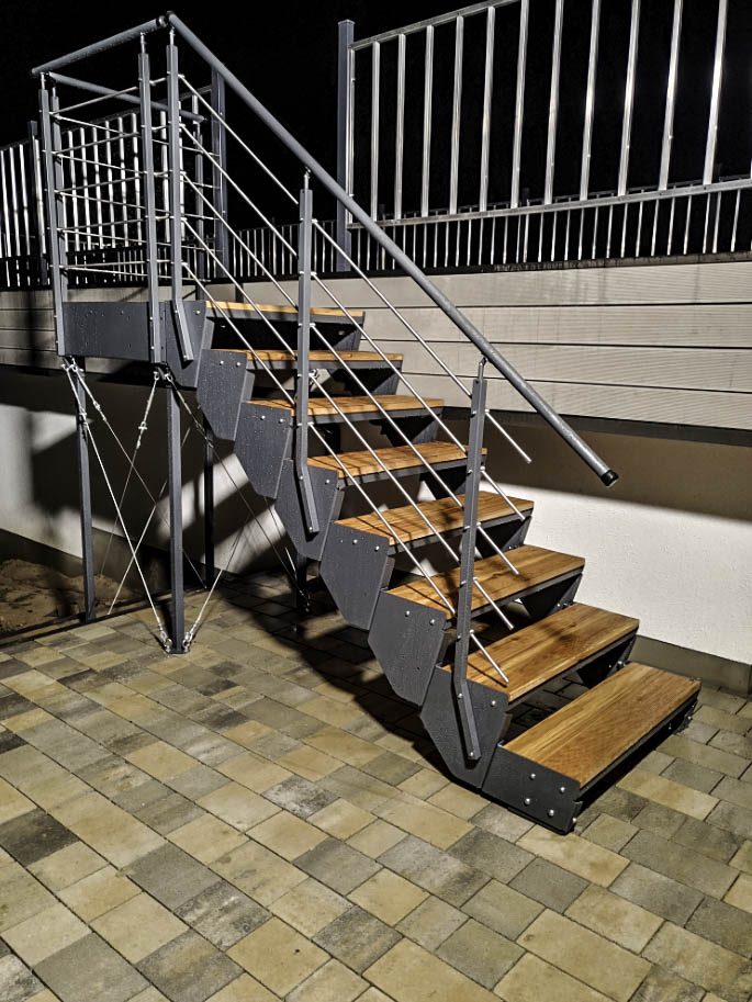 Szybka droga na taras i piętro – dlaczego systemy modułowe wygrywają z tradycyjnym budownictwem?