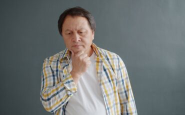Jak podłączyć włącznik schodowy? Prosty poradnik krok po kroku